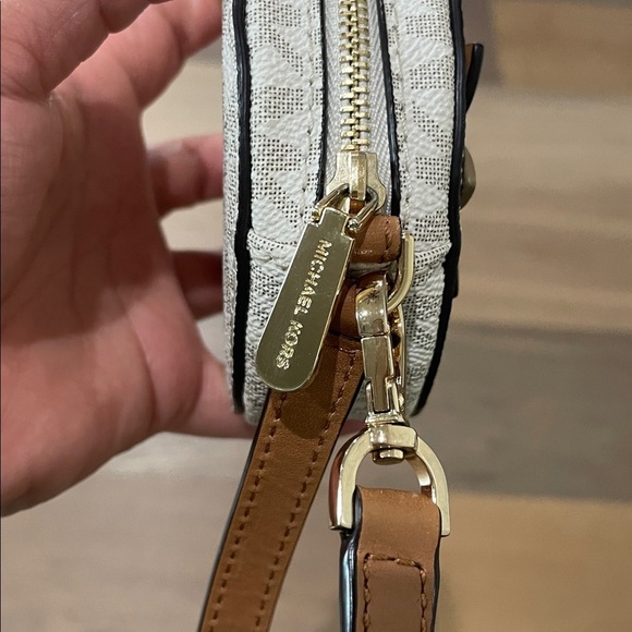 Michael Kors Flower Pouch Small Coin Case - Picture 11 of 12